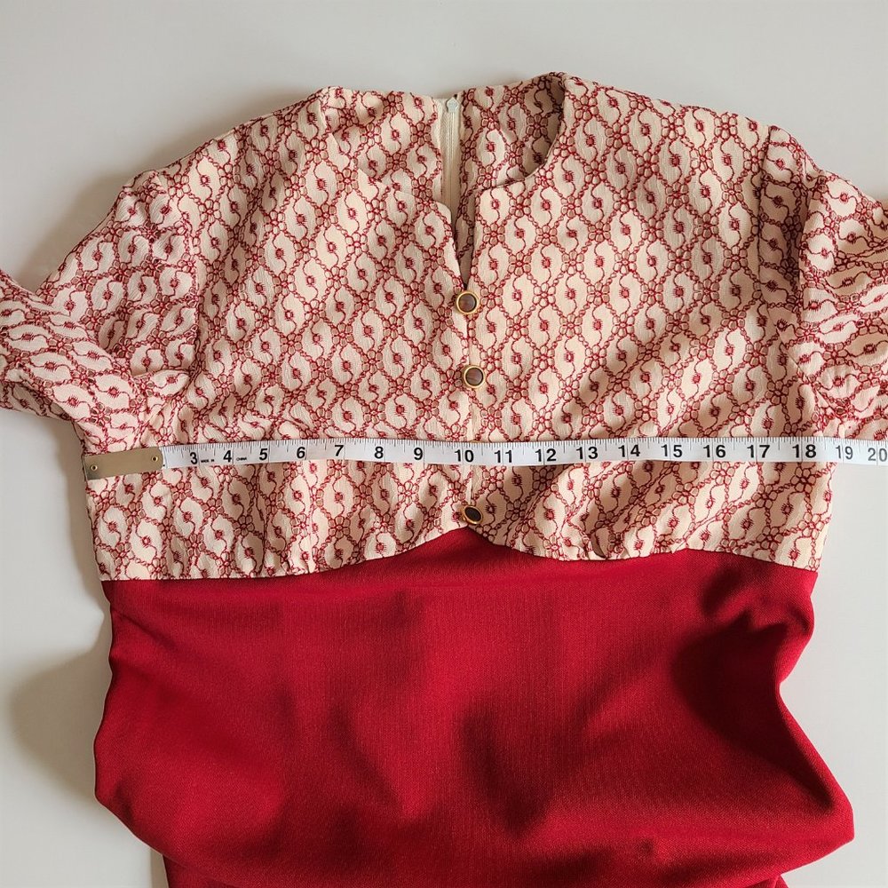 Vintage red and cream maxi dress from 1970s. - Picture 12 of 14